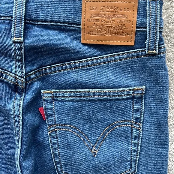 Levi's Women's Premium Ribcage Straight Ankle Jeans Size 26 - Picture 10 of 13